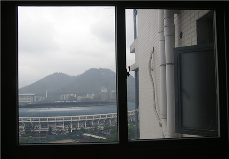 “隔音门窗”/
